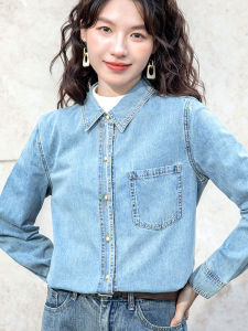 เสื้อเชิ้ตยีนส์สีฟ้าอ่อนสไตล์ย้อนยุคสำหรับผู้หญิง ทรงหลวม แขนยาว ปกโปโล คอตั้ง ปกติ ฤดูใบไม้ร่วง 2025 ใหม่