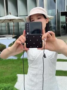 EVENSHOW | Magnetic Design Hanging Phone Case