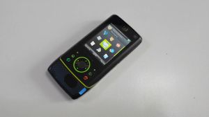 Z8 Original Motorola RIZR Z8 GSM 3G 2.2Inches 2MP Camera Bluetooth Java Cellphone Flip Mobile Phone
