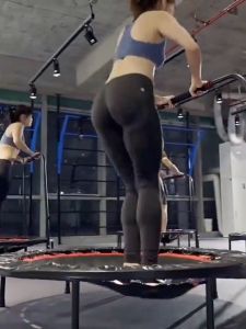 LINSON CLUB แทรมโพลีน trampoline 40/48 นิ้ว นิ้วที่พับได้ ราวจับ สปริงแข็งแรง เสียงเงียบ เตียงกระโดด สปริงบอร์ด ( Black )