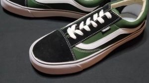 Sepatu Sneakers Wanita Terbaru Kekinian Keren Kanvas Import Murah Karet Empuk Lentur Nyaman Dikaki