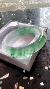 Vòng Tay Nữ Bản Hẹ Đá Mã Não DuLong Xanh Rong Biển Bông Bông Trắng Trong Bóng Đẹp Ni 55mm Cao 15mm Dầy 9mm Món quà tặng Nữ 53kg - 57kg đeo tay xinh rẻ đẹp ý nghĩa có 550k ạ