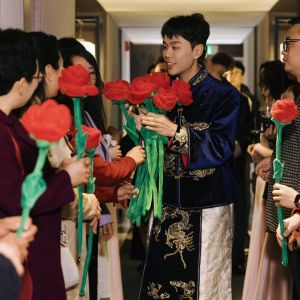 Wedding Celebration Large Red Rose Bouquet Props Handheld Bridal Procession Game Equipment Engagement Ceremony Decoration