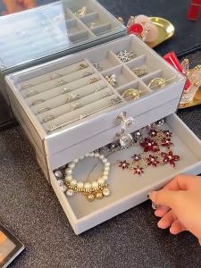 Hộp Đựng Trang Sức 3 Tầng Trong Suốt Nhiều Ngăn Tránh Bụi Bẩn Bảo Vệ Bề Mặt Trang Sức Luôn Mới
