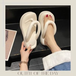 รองเท้า QZshop ใหม่ รองเท้าแตะแฟชั่นยางนิ่มเด้ง รองเท้าทรงหูหนีบดีไซน์เก๋ๆ น้ำหนักเบาใส่แล้วสบายไม่หนักเท้า สร้างความสุขกับผลิตภัณฑ์ของคุณเลย