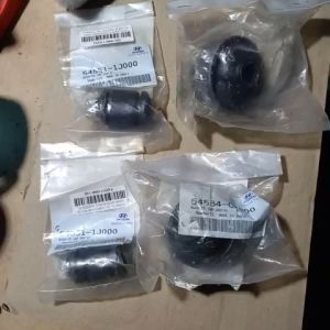 Cao su càng A to nhỏ Hyundai i10 Grand chính hãng. Cao su cánh gà i10 xịn