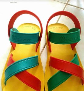 รองเท้ายางพาราแบบรัดส้น