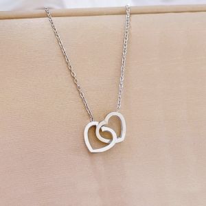 Dây chuyền mặt 2 trái tim lồng nhau cá tính màu trắng không đen gỉ