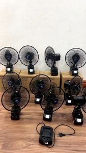 Quạt Tích Điện Lồng Sắt Đế Pin Makita 21V Phổ Thông Kích Thước 8 InchVới 2 Mức Gió Cánh Sắt Cao Cấp