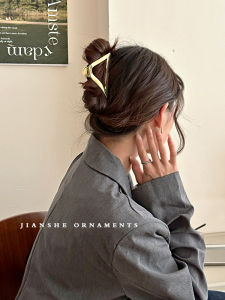 โลหะ Hollow สามเหลี่ยมผม Claw สําหรับผู้หญิง Elegant อเนกประสงค์ Air คลิป Shark Claw ผม Grip สไตล์ญี่ปุ่นและเกาหลีใต้