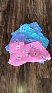 Khẩu trang yếm che kín phần cổ họa tiết hoa lớn