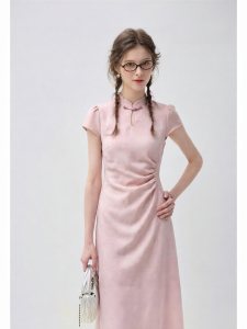 VEGA CHANG | Đầm Qipao Màu Vàng Nhạt Phong Cách Trung Quốc Mới Elegance