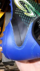 รองเท้าฟุตบอลสตั๊ดGigaรุ่นGB03ส่งพร้อมกล่องใส่สบายมีไชส39-44