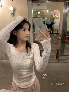 เสื้อยืดแขนยาวลายดอกไม้สำหรับผู้หญิง ทรงเข้ารูป สไตล์หวานและเผ็ดร้อน เสื้อชั้นในสไตล์เกาหลี ปกกลม กระดุม ผ้าฝ้ายผสม