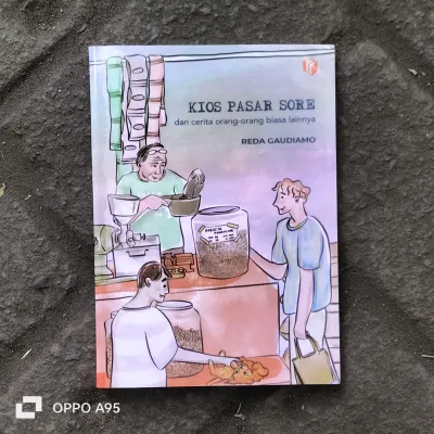 BUKU FIKSI / KIOS PASAR SORE DAN CERITA ORANG-ORANG BIASA LAINYA