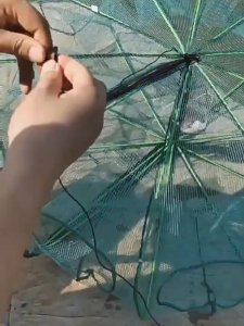 ThaiWOW ตาข่ายดักปลา 6/8/10/16 ช่อง ที่ดักกุ้งฝอย มุ้งดักปลา มุ้งดักกุ้ง พับเก็บได้ กระชังดักปลา อาหารปลา