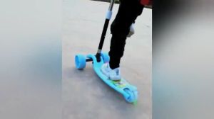 Foldable Childrens Scooter 3 Flash Light Wheels Scooter Toys Outdoor Indoor Sports Toy