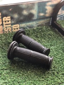 ปลอกแฮนด์มอเตอร์ไซค์ ทรงข้าวหลามวินเทจ V.3 สีดำ ปลอกแฮนด์ ใส่ได้ทุกรุ่น จับนุ่มมือ ปอกแฮน ปลอกมือ ปลอกแต่ง ปลอกแฮนด์มอไซค์