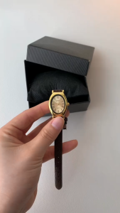 [buy one get box!!!]A best-selling high-end casual oval dial retro quartz simple and artistic ladies wristwatch