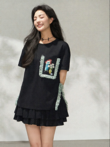 KEIKO | Áo Thun In Hình Vintage Có Khe