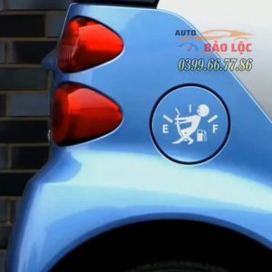Nhãn dán nắp bình xăng chất liệu Vinyl cho xe hơi