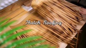 Simulated thatched roof decoration scenic area decoration supplies anti-burning mold-proof and waterproof plastic thatched resort construction