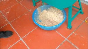 Máy xắt mịn nguyên cây chuối cho gà