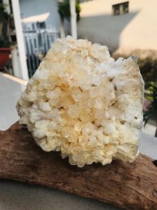 Ổ đá Thạch Anh vàng Ngà tự nhiên msd88