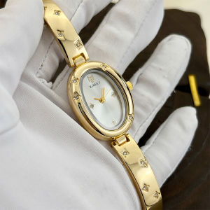 Fashion Oval Gold Watch for Women with Star-Engraved Detail: A Timeless Accessory