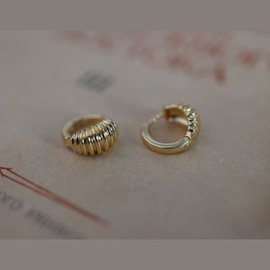 New 2025 Gold Earrings Women Simple Design High-End Sensation Ear Cuff INS Retro Unique Dangle Earrings Fashion Jewelry