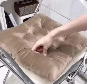 1 เบาะรองนั่ง หมอนรองนั่ง พร้อมเชือกคล้องเก้าอี้ ขนาด48x48cm นุ่มสบาย ดีไซน์น่ารัก