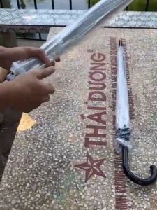 Ô dù trong suốt cán dài 16 nan đi mưa khung thép chắc chắn dày dặn. Ô trắng trong suốt che mưa (chụp ảnh du lịch..)