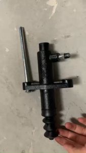 Tổng côn dưới xe ô tô couty