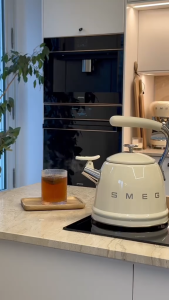 SMEG Retro Whistling Kettle 2.3L Stainless Steel Tea Coffee Water Kettle Anti-Scald Handle Gas Induction Compatible