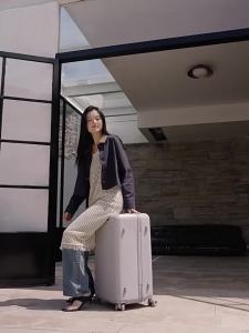 Rechargeable Womens Luggage Large Capacity Suitcase