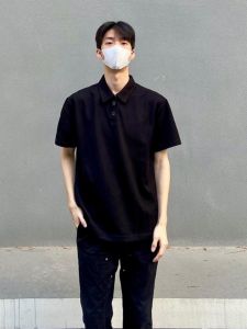 เสื้อโปโลแขนสั้นสีดำสำหรับผู้ชาย ทรงหลวม สไตล์ฤดูร้อน ผ้าโพลีเอสเตอร์ คอกลม ทรงหลวม ลำลอง เสื้อโปโลแขนสั้น