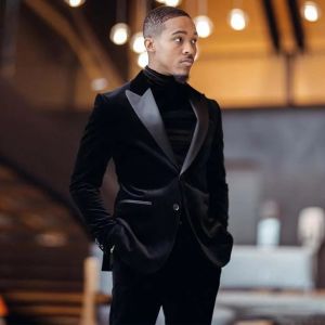Black Velvet 2 Piece Slim Fit Mens Tuxedo Groom Suit Peak Lapel Two Buttons Blazer Pants Set for Wedding Prom Business Costume