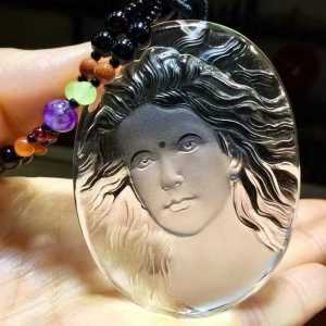 Pure natural white crystal modern beauty round pendant ✨💎 The crystal is transparent with abundant water content and full body. It is perfectly flawless. The carving depicts a modern beauty 🍃 with delicate features and smooth brushwork.