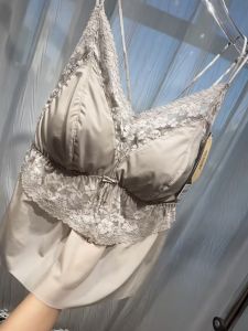 ชุดชั้นในลูกไม้สุดเก๋พร้อมสายรัดบางและเซ็กซี่ คัพเดียว เอวสูง ชุดชั้นในแบบสวมหัว ทรงเอวสูง ชุดชั้นในสไตล์ยุโรป