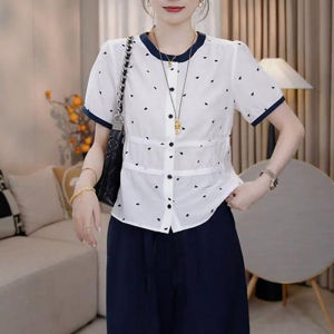 Shalldoer | ชุดเสื้อเชิ้ตแขนสั้นลายจุดและกางเกงขายาวทรงตรงลำลองสำหรับผู้หญิงในช่วงฤดูร้อนปี 2025 ชุดสองชิ้นที่ทำให้ดูมีสไตล์และลดอายุ