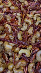 400 กรัม พริกทอด+เม็ดมะม่วงหิมพานต์ เกรด A เม็ดใหญ่ พร้อมทาน อร่อยถูกปาก (รสต้นตำรับ) crispy chilli Fried chili (1ห่อ) ขนม พริกทอดกรอบ พริกกรอบ เม็ดมะม่วง เม็ดมะม่วงหิม พริกทอดกรอคลุกเม็ดม่วง พริกกรอบผัดพริก