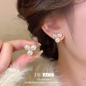 (Bebas beli 2 dapat bonus) H-Girl888 COD A131 Anting bola putih segitiga manis titanium wanita Korea