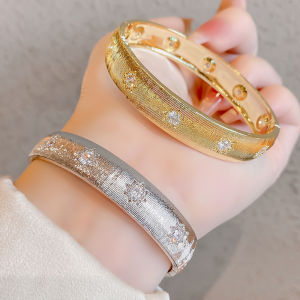 สร้อยข้อมือแฟชั่นผู้หญิงใหม่กำไลแปรงหรูหราย้อนยุค 18K สร้อยข้อมือทองแดงทองแท้