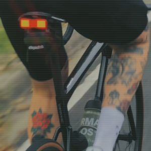 KNOG BLINDER LINK SADDLE MOUNT CYCLING REAR LIGHT ( 100 LUMEN )
