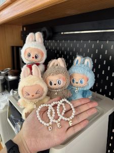 Labubu Pearl Necklace 26 Letters Labubu Clothes Accessories Universal Front High Energy Props Cute Style 1:1 Scale Doll Clothes