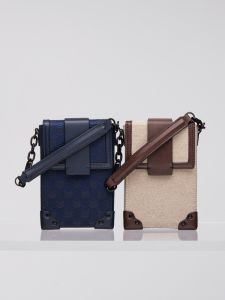 กระเป๋าสะพายข้างทรงกล่องขนาดเล็กสำหรับผู้ชาย กระเป๋าใส่โทรศัพท์มือถือ กระเป๋าสะพายข้างสีบล็อก กระเป๋าสะพายไหล่เดียว เทรนด์แฟชั่น PEDRO