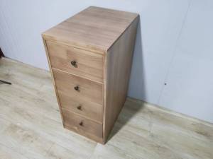 Retro Wooden Makeup Desk Professional Beauty Salon with Light Wedding Dress Store Glass Top Solid Wood High End Dressing Table