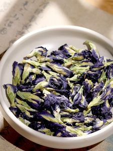 紫色花ดอกอัญชัน สีผสมอาหาร ต้มนำ้