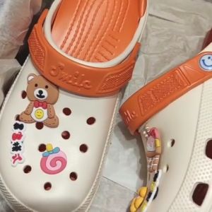 LEAShop พร้อมส่ง💍รองเท้าหัวโต รองเท้าแตะหัวโตแฟชั่นผู้หญิง พื้นนุ่ม ใส่สบายไม่ต้องเผื่อไซส์ ตัวติดน้องหมีน่ารักสุดๆ ต้องไว้อวดเพื่อนแล้ว👒