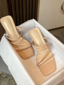 รองเท้าแตะส้นสูงแบบสวมหัวรูปตัว R สำหรับผู้หญิง ฤดูร้อน 2024 รองเท้าแตะแบบสวมสองทาง สายรัดแบบหนา รองเท้าแตะส้นสูงสไตล์นางฟ้า